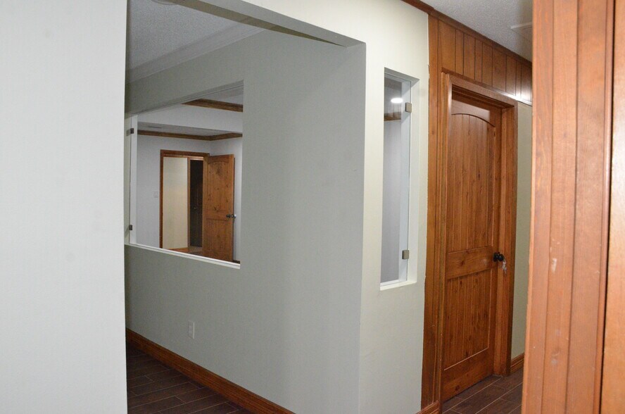 More Photos Of 212 E Houston St, Cleveland Office For Lease