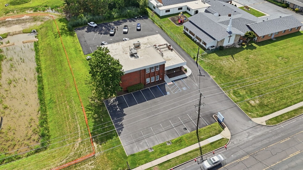 More Photos Of 1568 Woodbourne Rd, Levittown Office For Lease