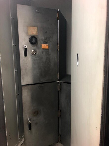 More Photos Of 3507 W Bay St, Savannah Bank For Lease