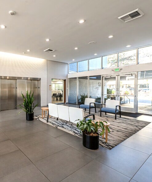 More Photos Of 23101 Sherman Pl, Canoga Park Medical For Lease