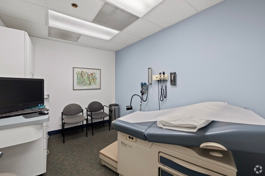 More Photos Of 8216-8218 Wisconsin Ave, Bethesda Medical For Sale