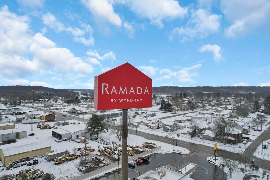 More Photos Of 509 S Wooster Ave, Strasburg Hotel For Sale