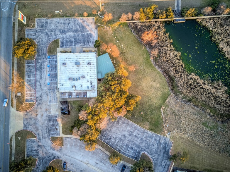 More Photos Of 708 Rivery Driveway, Georgetown Restaurant For Lease