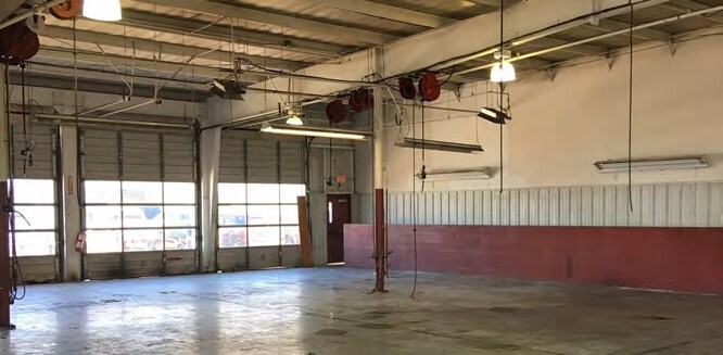 More Photos Of 2301 SE Loop 820, Fort Worth Showroom For Lease