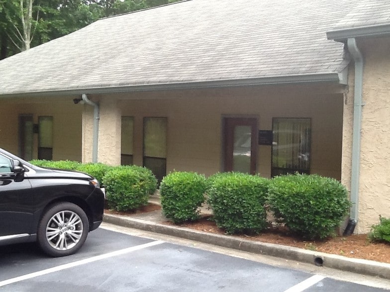 More Photos Of 875 Old Roswell Rd, Roswell Office For Sale