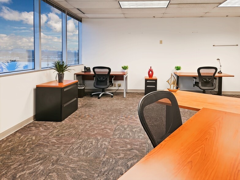 More Photos Of 9465 Counselors Row, Indianapolis Coworking Space