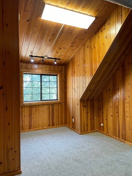 More Photos Of 4225 E Highway 290, Dripping Springs Office For Lease