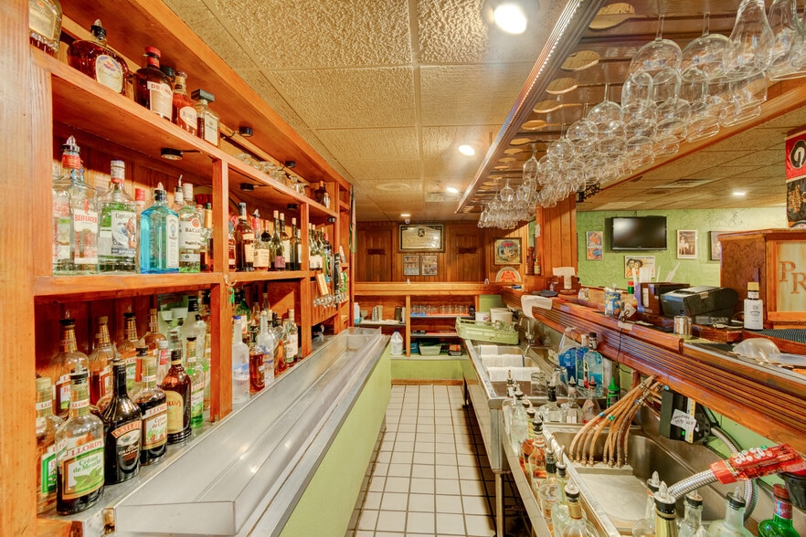 More Photos Of 1702 Park Hill Dr, Gainesville Restaurant For Sale