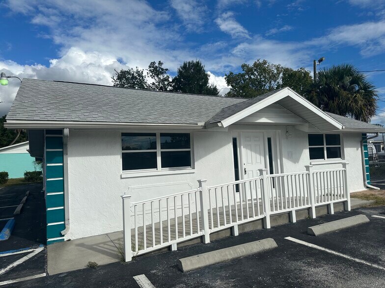 Primary Photo Of 708 NE 6th St, Crystal River Medical For Sale