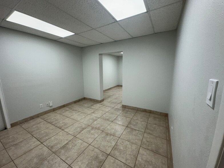 More Photos Of 8850 Windfern Rd, Houston Warehouse For Lease