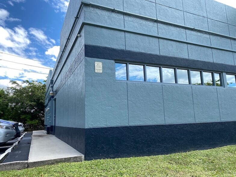 More Photos Of 7351 W Oakland Park Blvd, Fort Lauderdale Office For Sale