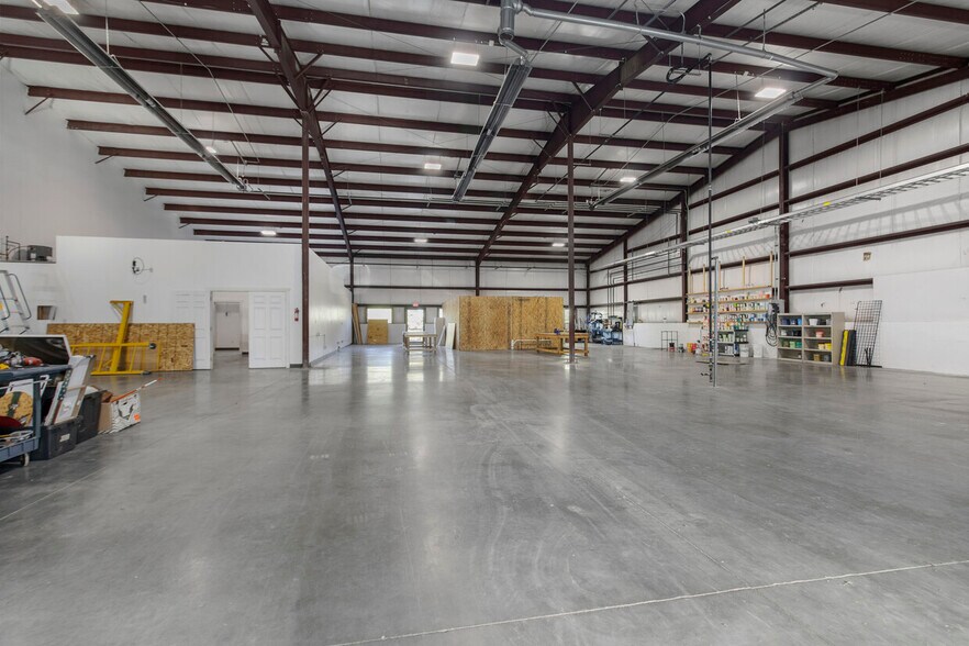 More Photos Of 13 Parkway Dr, Plainfield Warehouse For Lease