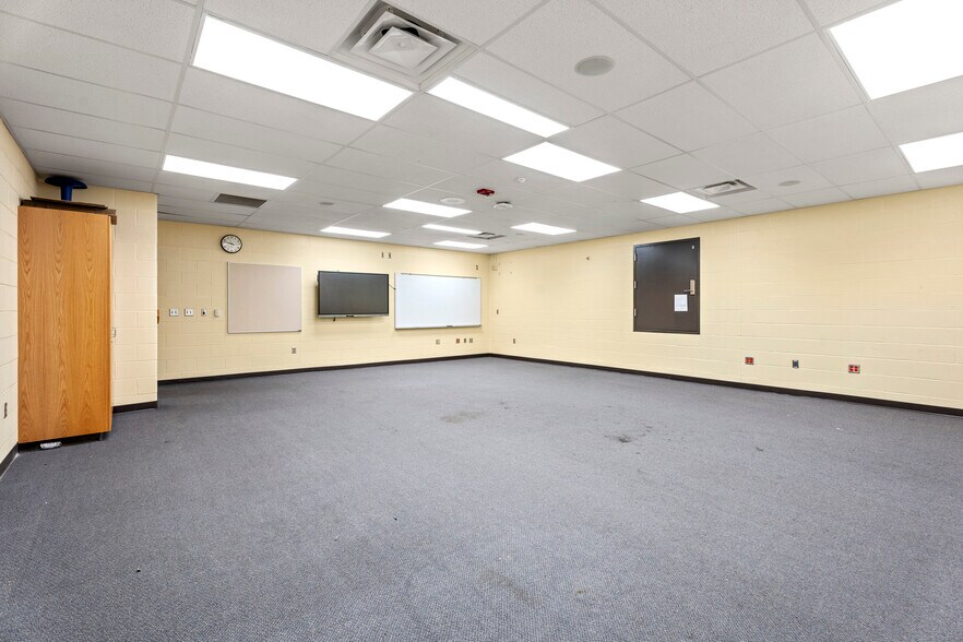 More Photos Of 3550 E Ross Pky, Wichita Specialty For Sale