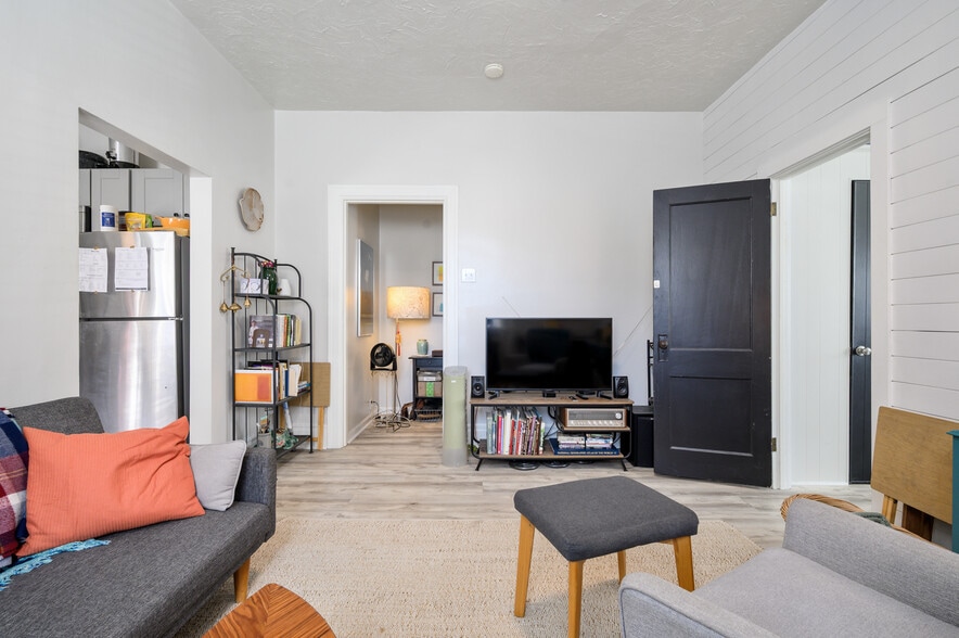 More Photos Of 815 McClure St, Munhall Apartments For Sale