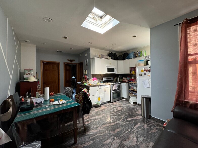 More Photos Of 13204 Jamaica Ave, Richmond Hill Storefront Retail Residential For Sale