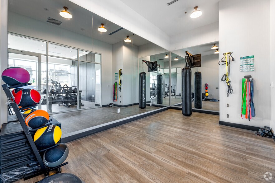 More Photos Of 2475 Old Bronte Rd, Oakville Apartments For Lease