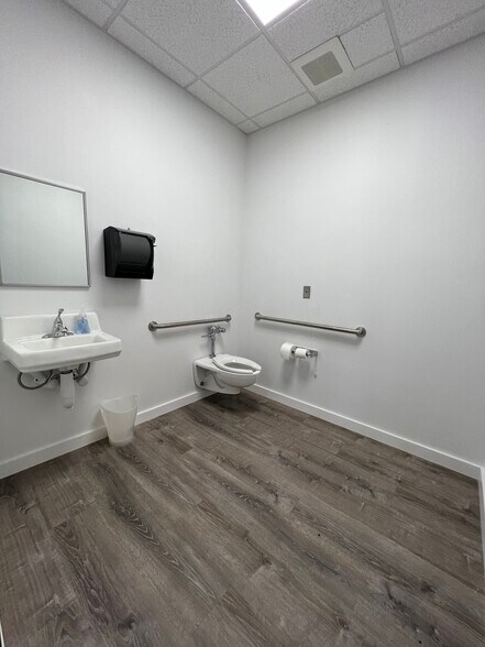 More Photos Of 17 Enterprise Dr, Monroe Manufacturing For Lease