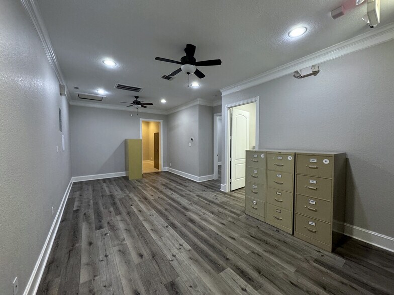 More Photos Of 11601 Spring Cypress Rd, Tomball Medical For Sale