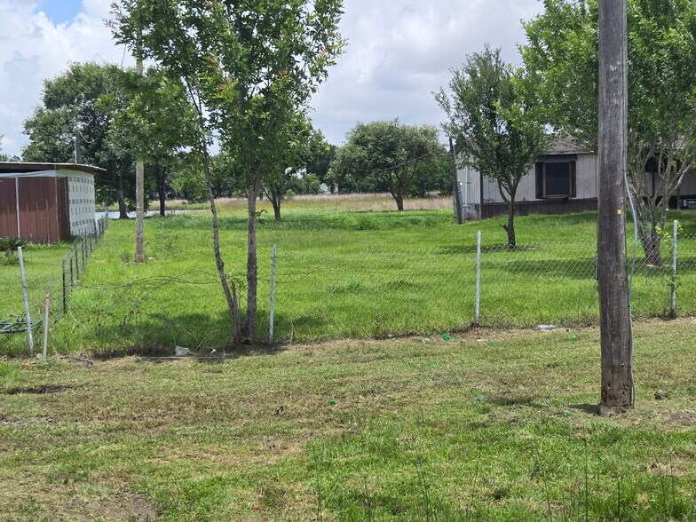 More Photos Of 8235 Hasting Cannon Rd, Alvin Land For Sale