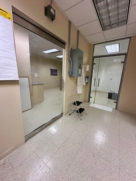 More Photos Of 204 Muirs Chapel Rd, Greensboro Office For Lease