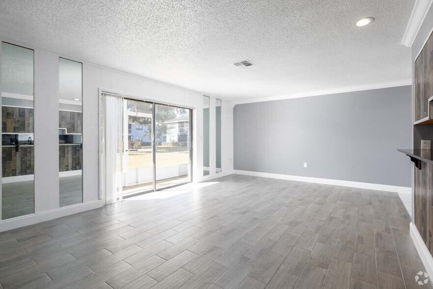 More Photos Of 180 Royal Palm Dr, Kissimmee Apartments For Sale