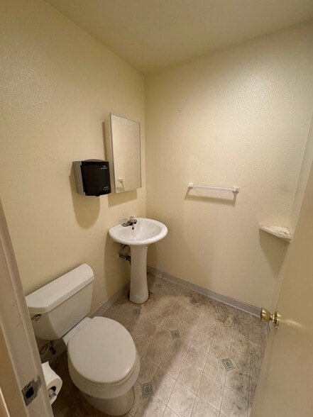 More Photos Of 2350 E Main St, Ventura Office For Lease