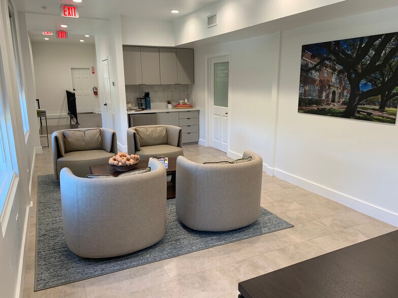 More Photos Of 3642 University Blvd, Houston Unknown For Lease