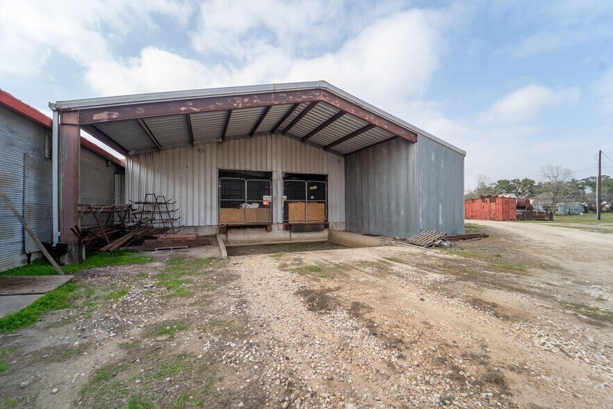 More Photos Of 610 E End St, Goliad General Retail For Sale