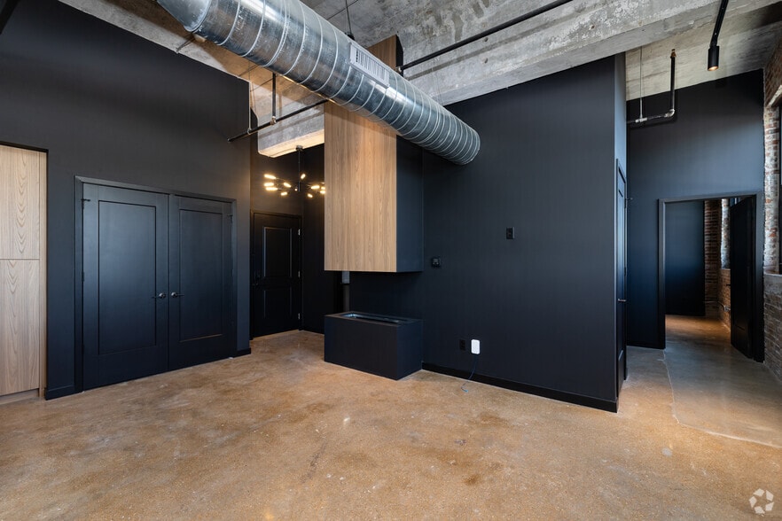 More Photos Of 3041-3043 Locust St, Saint Louis Apartments For Lease