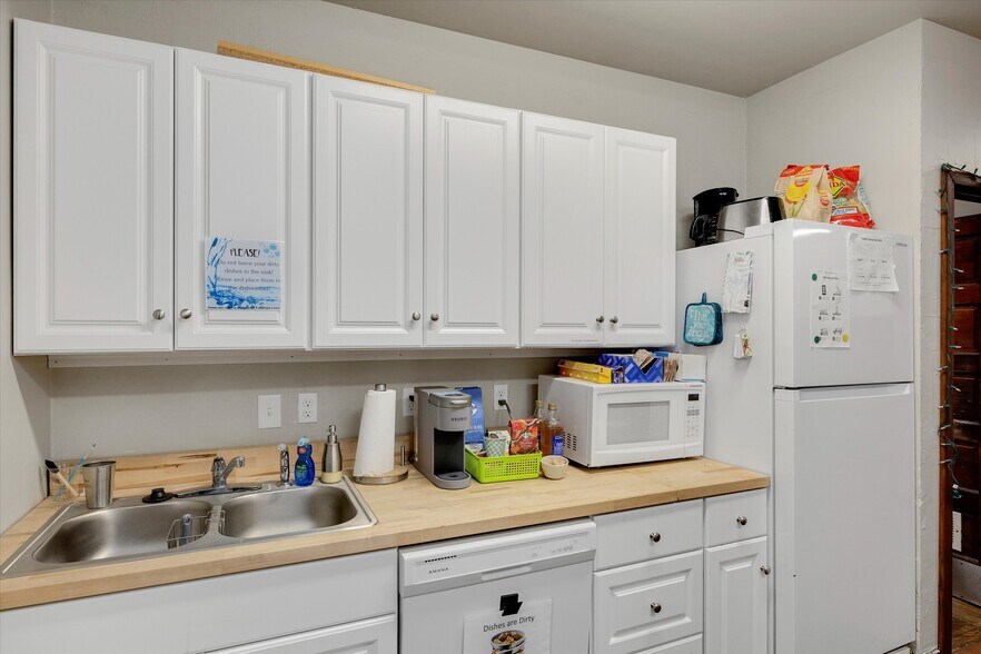 More Photos Of 113 N Elm St, Canby Restaurant For Lease