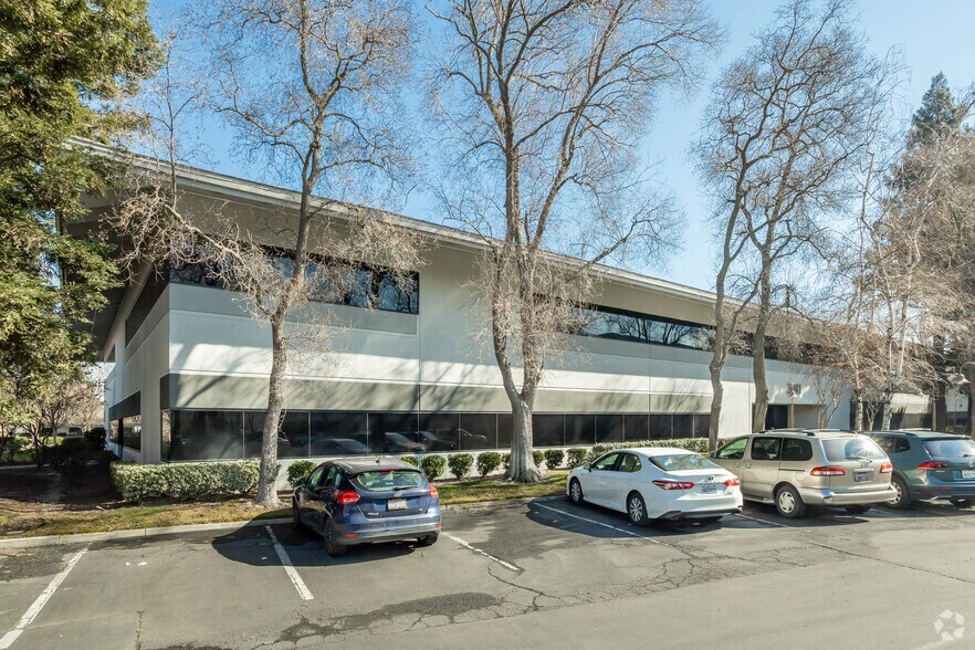 More Photos Of 3841 N Freeway Blvd, Sacramento Office For Lease