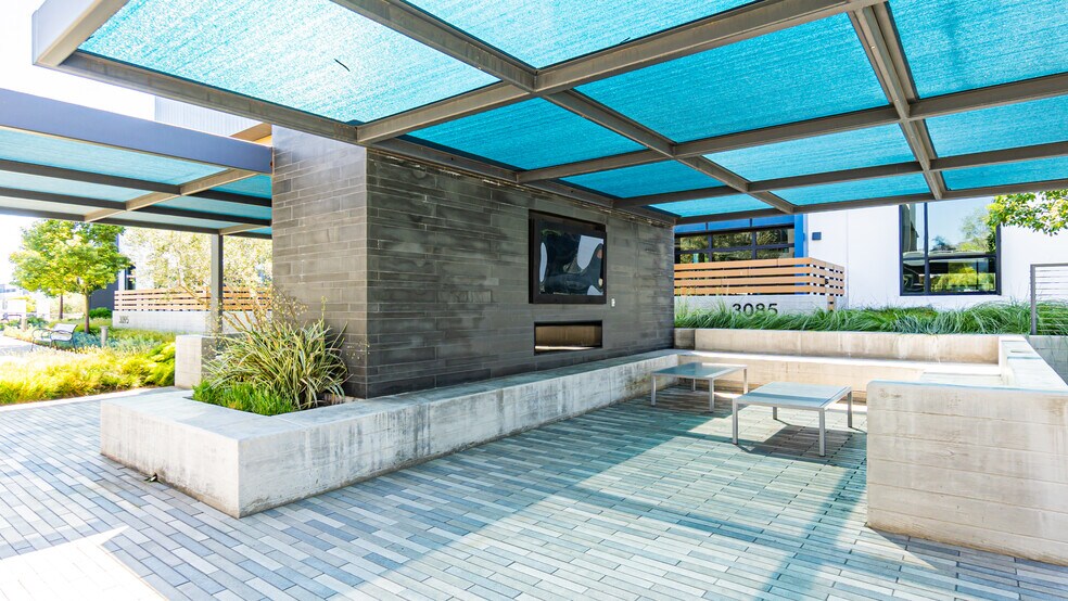 More Photos Of 3081-3085 N Hollywood Way, Burbank Loft Creative Space For Lease