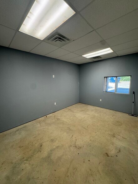 More Photos Of 2785 N Bagdad Rd, Leander Warehouse For Lease
