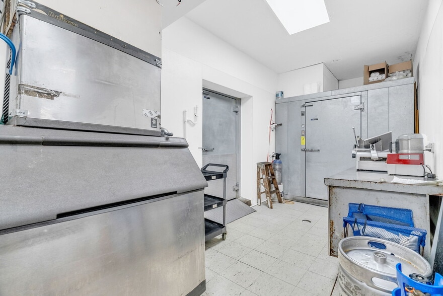 More Photos Of 119 Clinton Ave, Saint Clair Restaurant For Sale