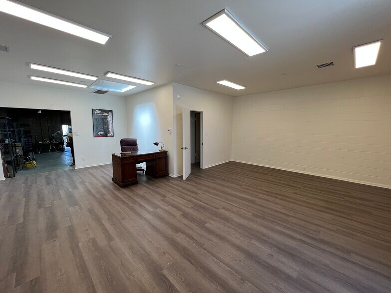 More Photos Of 5639 Cahuenga Blvd, North Hollywood Warehouse For Sale