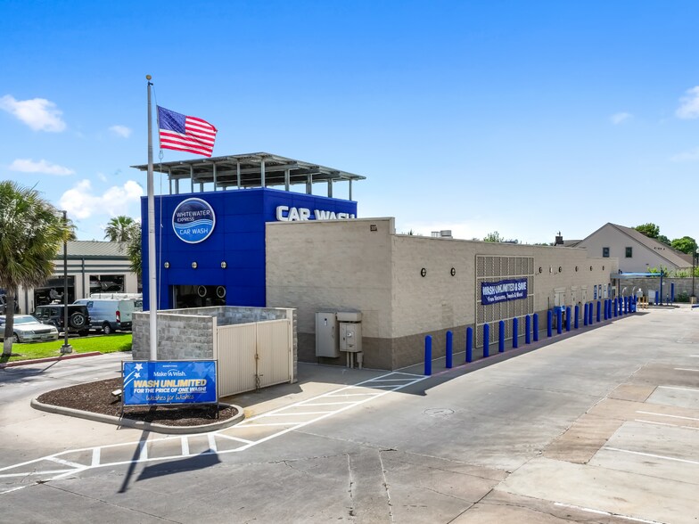 More Photos Of 300 W Parkwood Ave, Friendswood Carwash For Sale