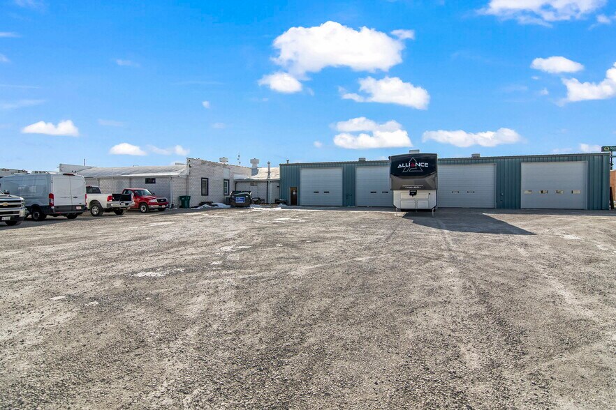 More Photos Of 1117 N Old Route 66, Litchfield General Retail For Sale