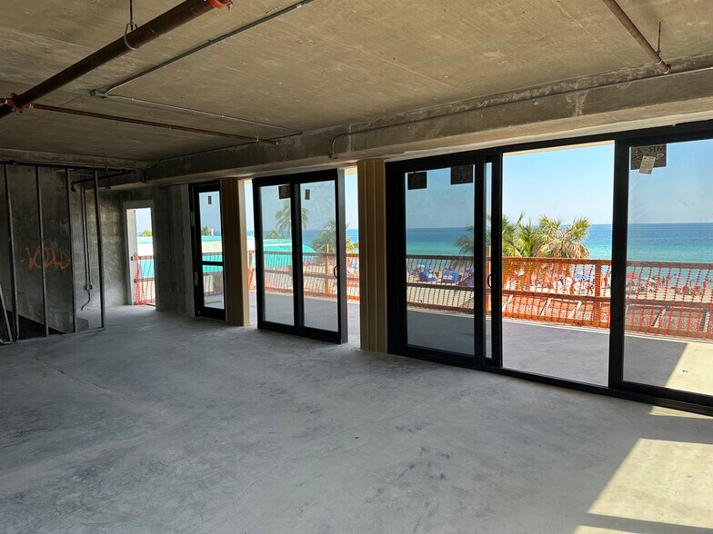 More Photos Of 1500 N Broadwalk, Hollywood Bar For Lease