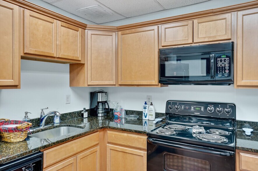 More Photos Of 1011-1121 Arlington Blvd, Arlington Apartments For Sale