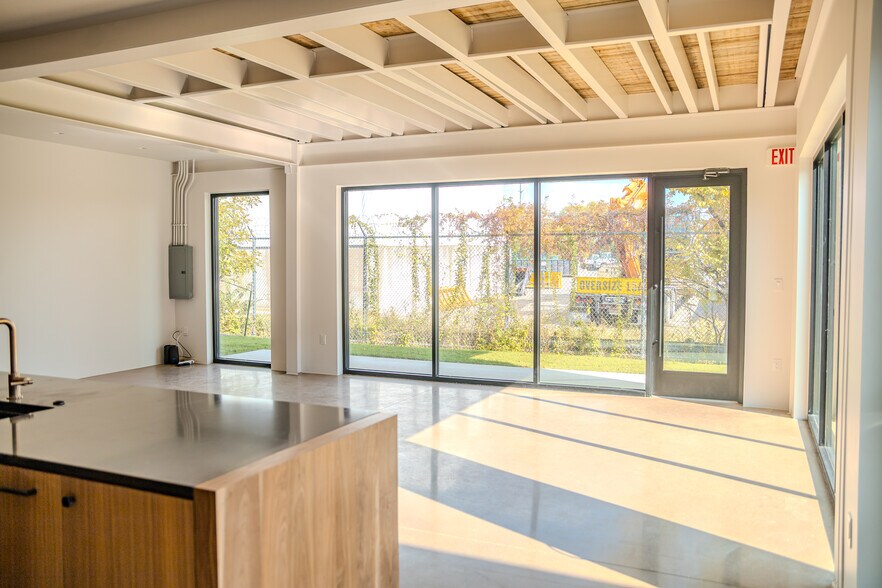 More Photos Of 4750 Iberia Ave, Dallas Office Residential For Sale