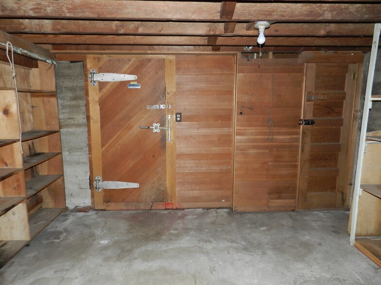 More Photos Of 104 Challis St, Salmon Warehouse For Sale