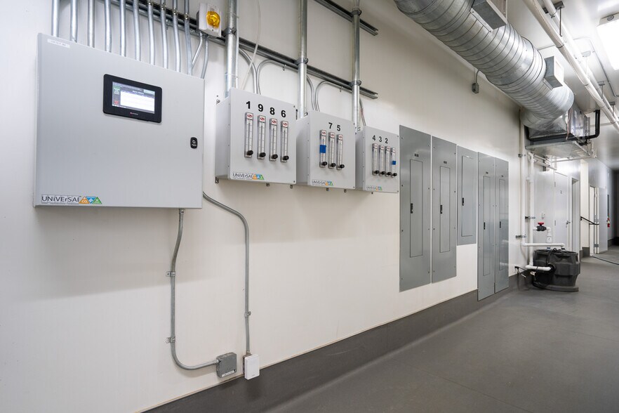 More Photos Of 19533 McLane St, Palm Springs Distribution For Sale