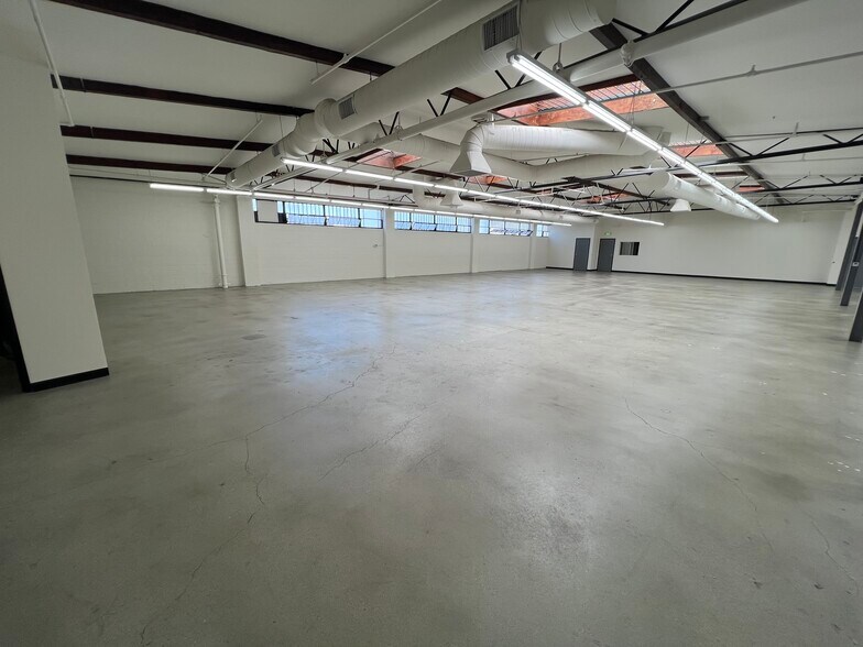 More Photos Of 1926 E 14th St, Los Angeles Warehouse For Lease
