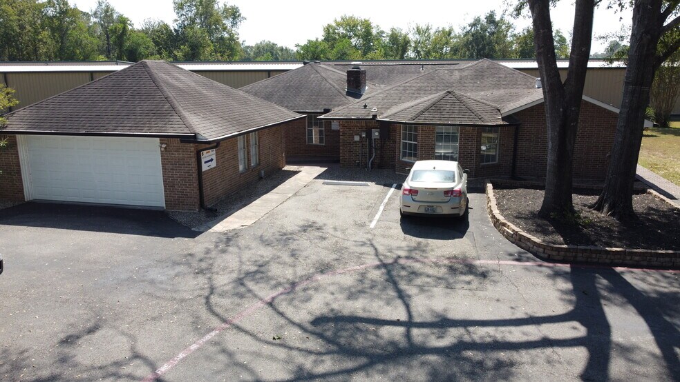 More Photos Of 25203 Kelly Rd, Porter Warehouse For Lease