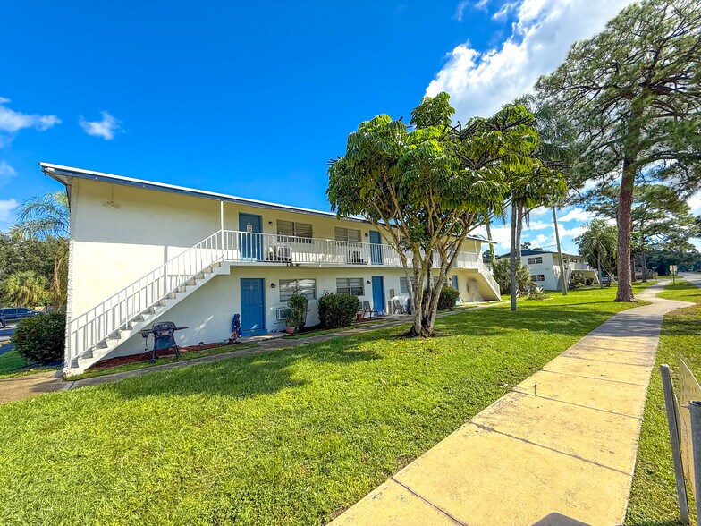 More Photos Of 1825 40th Ave, Vero Beach Apartments For Sale