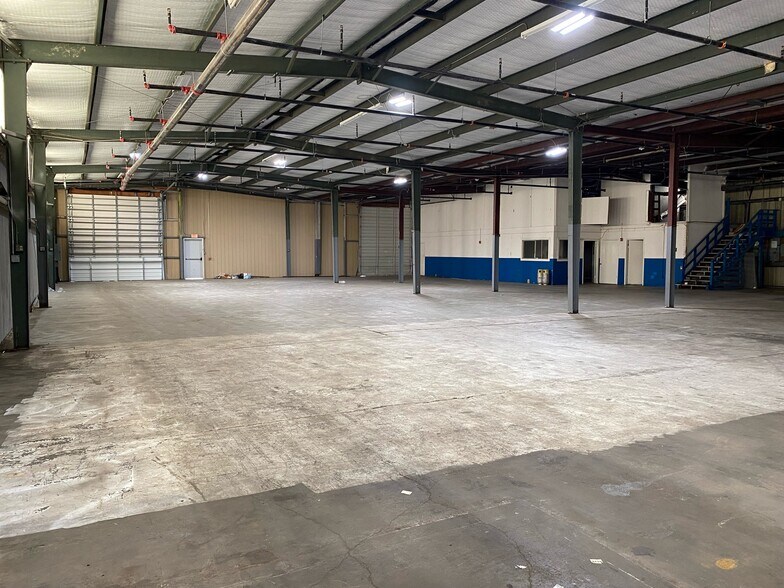 More Photos Of 1112 Staffordshire Rd, Stafford Warehouse For Sale