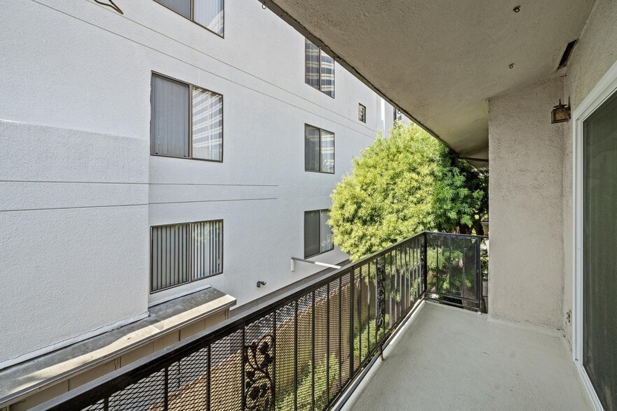 More Photos Of 1236 McClellan Dr, Los Angeles Apartments For Sale