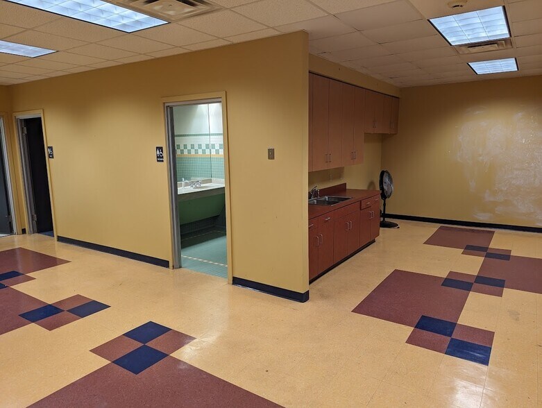 More Photos Of 716 Watervliet Ave, Dayton Storefront Retail Office For Sale