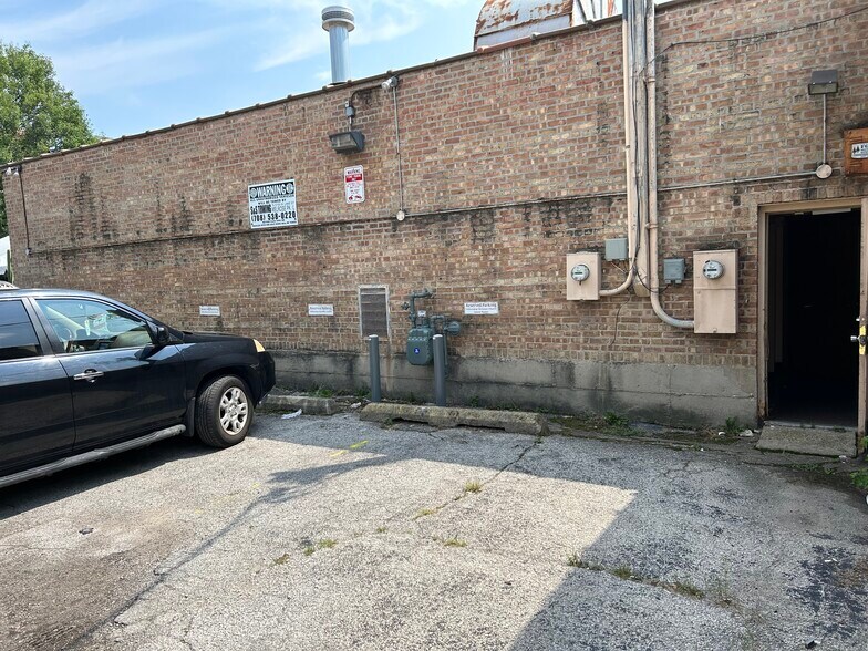 More Photos Of 1106-1110 Madison St, Oak Park Specialty For Sale