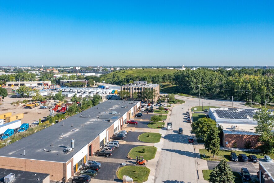 More Photos Of 700 Nicholas Blvd, Elk Grove Village Office For Lease